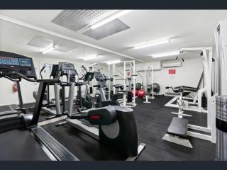 Sub-Penthouse - City & Sea Views 3BR, Free Parking, Pool & Gym - 7