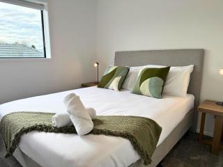 Modern 2BR Townhouse in Fairfield - 9