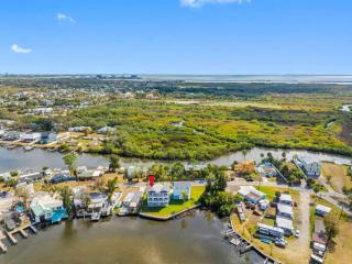 Spacious Waterfront Home Near Downtown Tampa - 3