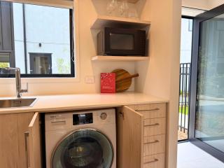 Stylish Townhouse for Families and Groups - 3