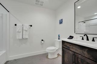 The Lawson District - Daffodil Suite - 4
