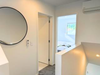 Wellington Retreat with Private Courtyard - 6