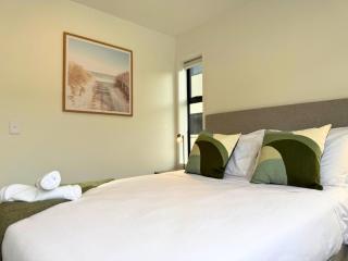 Wellington Retreat with Private Courtyard - 4