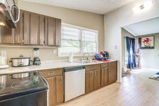 14 Mi to Mercedes-Benz Stadium! Home w/ Yard - 1