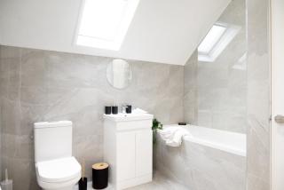 Spacious 3BR Ramsgate Flat -7 Beds - Free Parking - 6