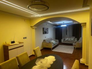 Luxury New Apartment with Modern Design and Elegant Furnishings - Comfortable and Stylish Stay - 9