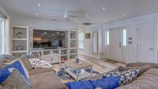 Waterfront Oasis - Private Heated Pool, Fire Pit & Gourmet Kitchen - Near Beach! - 0