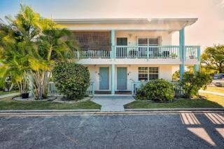 2 Min Drive to Beach, Quiet, Patio, Sleeps 6 - 4
