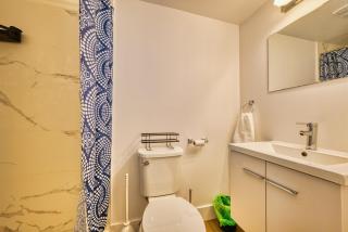 2 Min Drive to Beach, Quiet, Patio, Sleeps 6 - 1