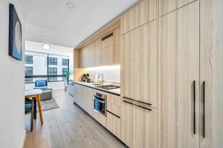 District 225 • 2 BD/2BTH • 20th Fl • Free Spa - 2