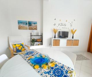 Riva Home Il tuo angolo di paradiso in Sicilia ti aspetta! Prenota ora e vivi la magia del Mediterraneo!" - 1