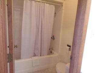 Huggy Bear Motel - Warren - 1