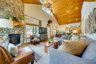 Hot Tub & Fire Pit! Pet-Friendly Gem 2 Mi to Lake - 2