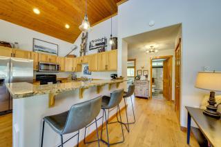 Hot Tub & Fire Pit! Pet-Friendly Gem 2 Mi to Lake - 1