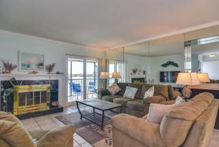 Sand, Sun & Poolside Fun! Madeira Beach Retreat - 7