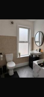 Spacious 2 BR, Pets welcome, Parking, WIFI - 2