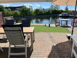 Lemmer House - Luxe familiehuis aan het water - 8