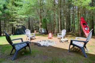 Short Walk to Lawrence Lake! Rustic Cabin w/ Deck - 8