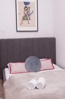 Artsy 3 Bed Flat w Bathtub Jewish Quarter - 3