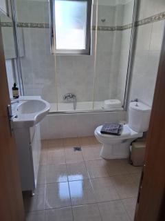 AB Modern Residence 2 Bedroom Apartment with Private Parking - 5