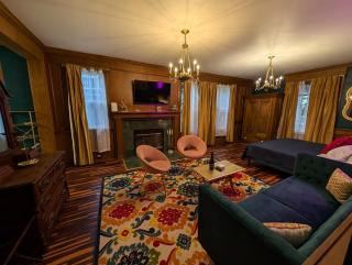 The Queen Hotel- Downtown Sturgeon Bay - 2