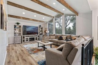 Family Ski Oasis 7BR 16-Person Spa Mins to Skiing - 4