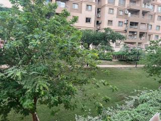 شقه مفروشه ثلاث غرف view garden madinaty - 2