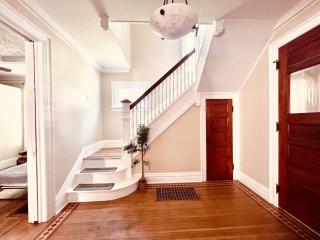 New! Spacious 17-mins Walk Sleeps 16+ Free Parking - 4