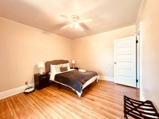 New! Spacious 17-mins Walk Sleeps 16+ Free Parking - 2