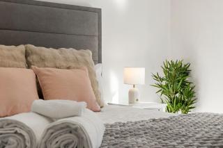 Luxe 2BR, Restaurants, 8 Min to CBD FREE Parking - 9