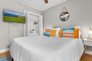 The Luxe/ Hot Tub/ On Bright Leaf Golf Course - 4