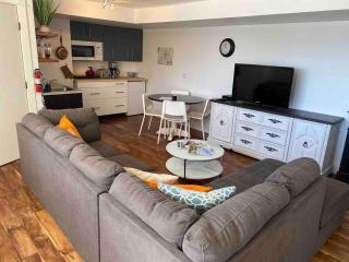 Epic views Private 1 or 2 BR suite with Hot Tub - 1