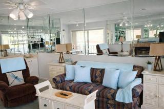 Waterfront,pool,tennis, down the road from Gardens - 7