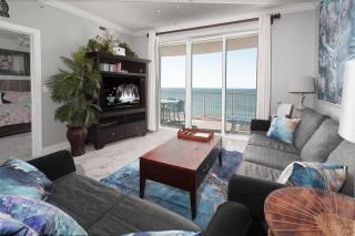 Beachfront, Huge balcony free beach service - 9