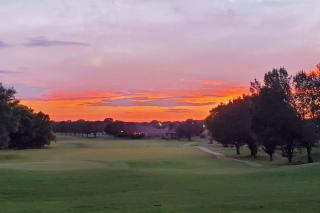 On Golf Course Peaceful Central Upscale - 6