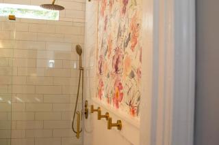The Tea CottageStylishRain ShowerLocation - 6