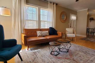 Charming 1940s Bungalow Cozy Vibes & Vintage Style - 0