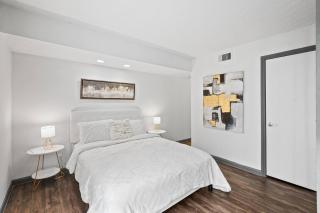 Luxe Modern King Studio |Pool & Hot Tub| NRG & TMC - 0