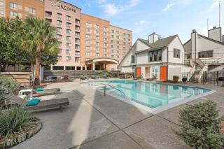 Luxe Modern King Studio |Pool & Hot Tub| NRG & TMC - 8