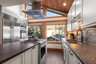 KBM Resorts Boulder Creek Beautifully updated Easy Walk to Main St Close to Deer Valley Hot Tub Gas Fireplace BCC-1101 - 8