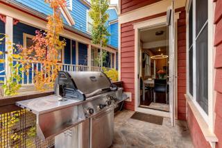KBM Resorts Luxurious Private Home Easy Walk to Old Town with 2 Family Rooms and BBQ PWS-957 - 6