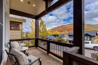 KBM Resorts Luxurious Private Home Easy Walk to Old Town with 2 Family Rooms and BBQ PWS-957 - 5