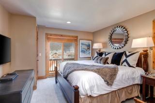 KBM Resorts Private Home Walk to Town and to Ski Access Hot Tub and Fire Pit PNF-860 - 6