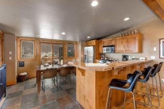 KBM Resorts Private Home Walk to Town and to Ski Access Hot Tub and Fire Pit PNF-860 - 2