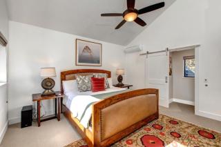 KBM Resorts Red Pine Free Door-to-Ski shuttle Near Cabriolet at Canyons and VillageCommon hot tub Pool summer Tennis Gas Fireplace RPT-14t - 6