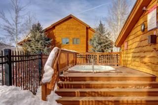 KBM Resorts Timber Wolf Lodge Mountain Elegance with Gas Fireplace Common Hot Tubs Near Canyons Village TWL-5b - 2