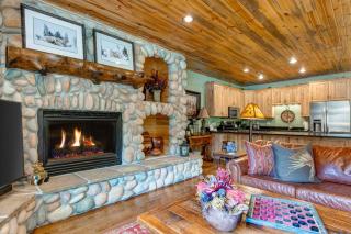 KBM Resorts Timber Wolf Lodge Walk to Canyons Cabriolet Fireplace BBQ Aspens and Creek Parking TWL-12c - 8