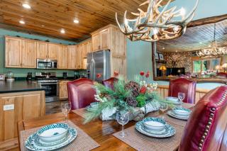 KBM Resorts Timber Wolf Lodge Walk to Canyons Cabriolet Fireplace BBQ Aspens and Creek Parking TWL-12c - 6