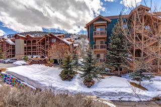 KBM Resorts Town Pointe 1 level with views of mountains Walk to Main and Town Lift Elevator access Parking AC TPC-301c - 5