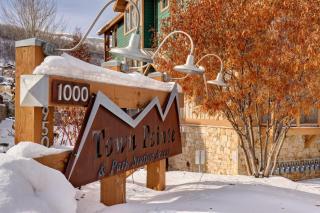 KBM Resorts Town Pointe 1 level with views of mountains Walk to Main and Town Lift Elevator access Parking AC TPC-301c - 1